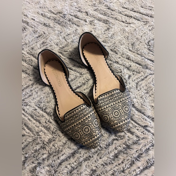 🌿 $5 ADD ON • RESTRICTED woven flats 7.5 - Picture 1 of 4